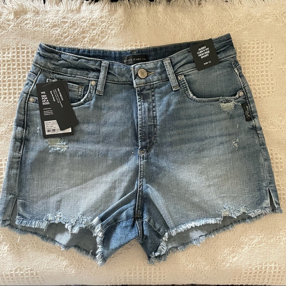 SILVER AVERY CURVY FIT HIGH RISE DENIM DISTRESSED SHORT